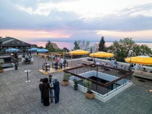 Cote Lac Hostel Hotel in Évian-les-Bains