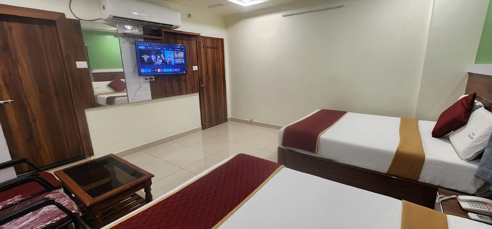 Shared lounge/TV area