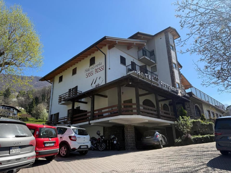 Hotel Ristorante Sassi Rossi Hotel in Province of Lecco