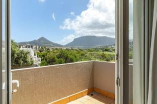 Bedroom  Family Apartment  Beach Club - HoutBay Hotel in Cape Town