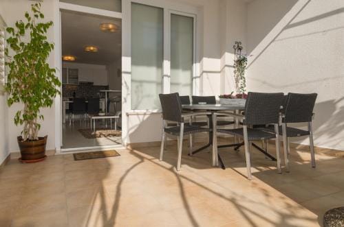 Apartments and rooms by the sea Makarska - 22419 Hotel in Makarska