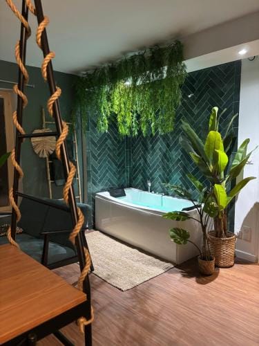 Jungle Fever , evasion nature et balneo Hotel in Hauts-de-France