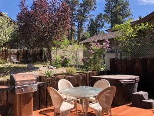 Cabin in the Pines Hotel in Big Bear