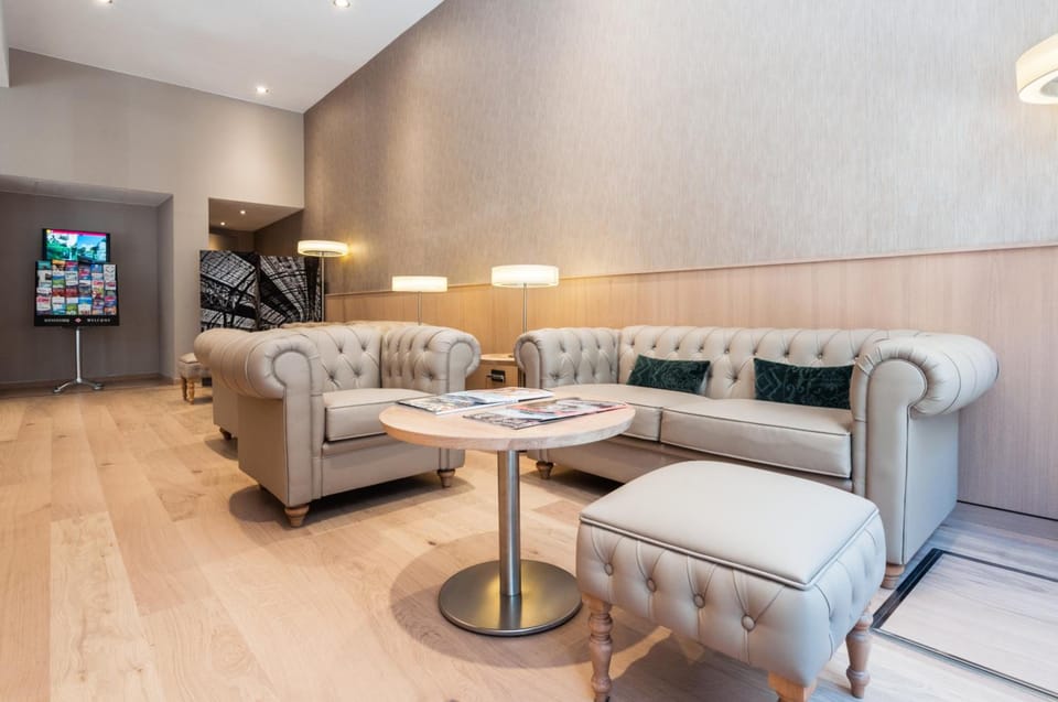 Shared lounge/TV area