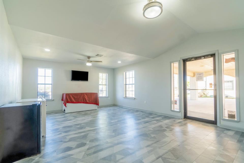 Pleasanton Executive Inn By OYO Hotel in Rio Grande