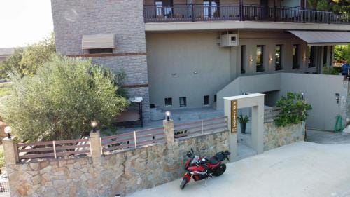 Polyzos Luxury Suites Meteora #2 - Adults Friendly Hotel in Kalabaka
