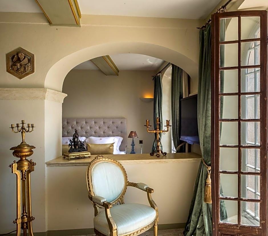 Chateau Le Cagnard Hotel in Cagnes-sur-Mer