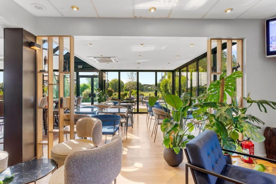 Shared lounge/TV area