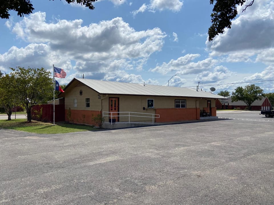 Redbud Inn Motel in Rio Grande