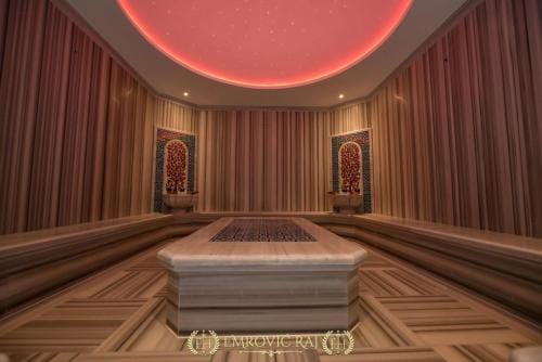 HOTEL EMROVIC RAJ Hotel in Serbia