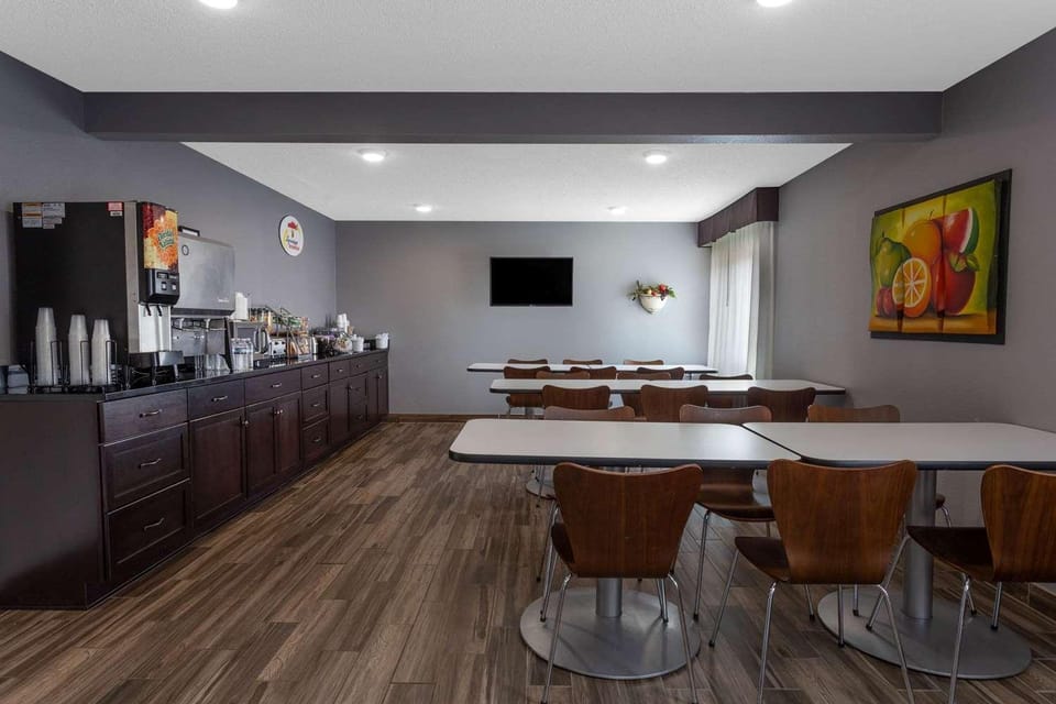 Super 8 by Wyndham South Holland Hotel in Indiana