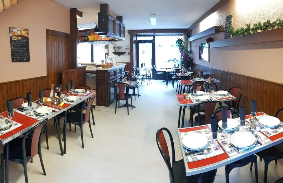 Hotel Restaurant L'AGAPANTHE Hotel in Auvergne-Rhône-Alpes