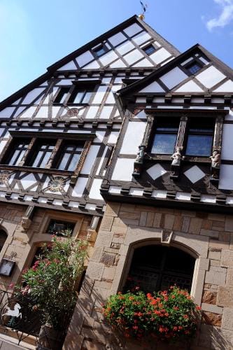Weinkastell Zum Weissen Ross Hotel in Rhineland-Palatinate