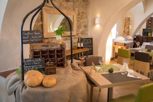 Auberge de la Cauquiere Hotel in Le Beausset