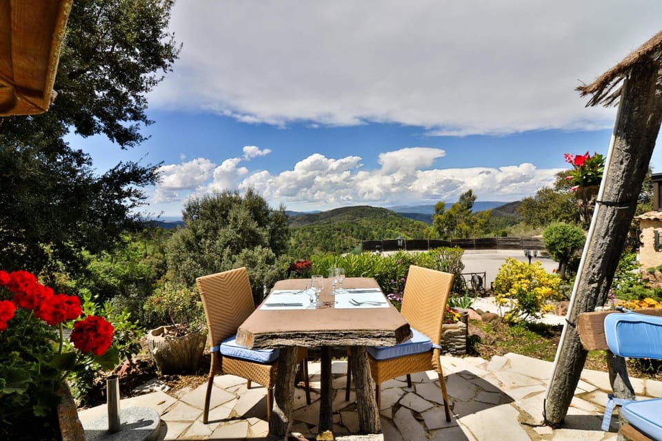 L'Estirado des Adrets Hotel in Fréjus