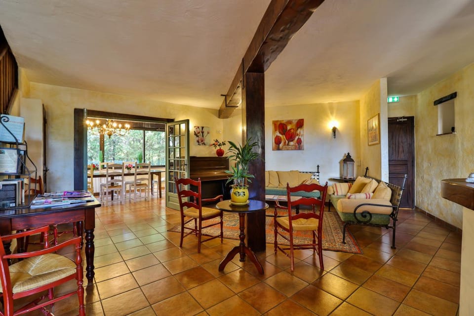 L'Estirado des Adrets Hotel in Fréjus