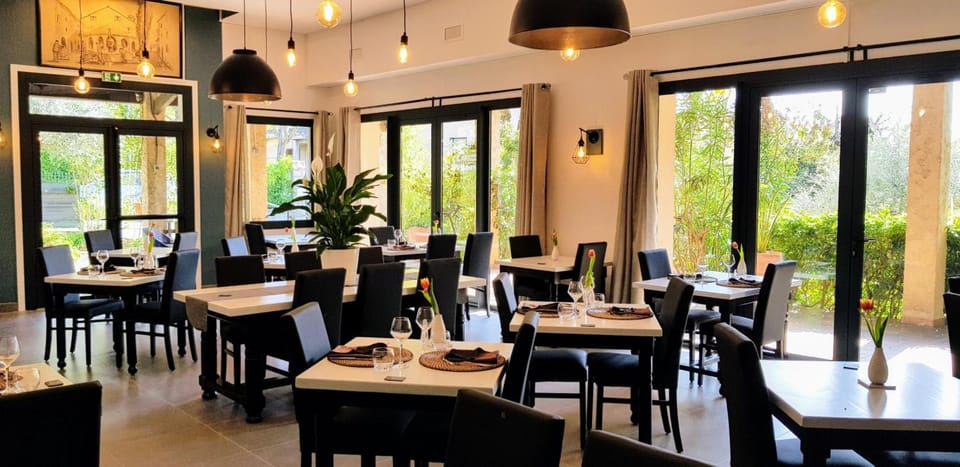Logis Hotels Le Saint Marc Hotel in Provence-Alpes-Côte d'Azur