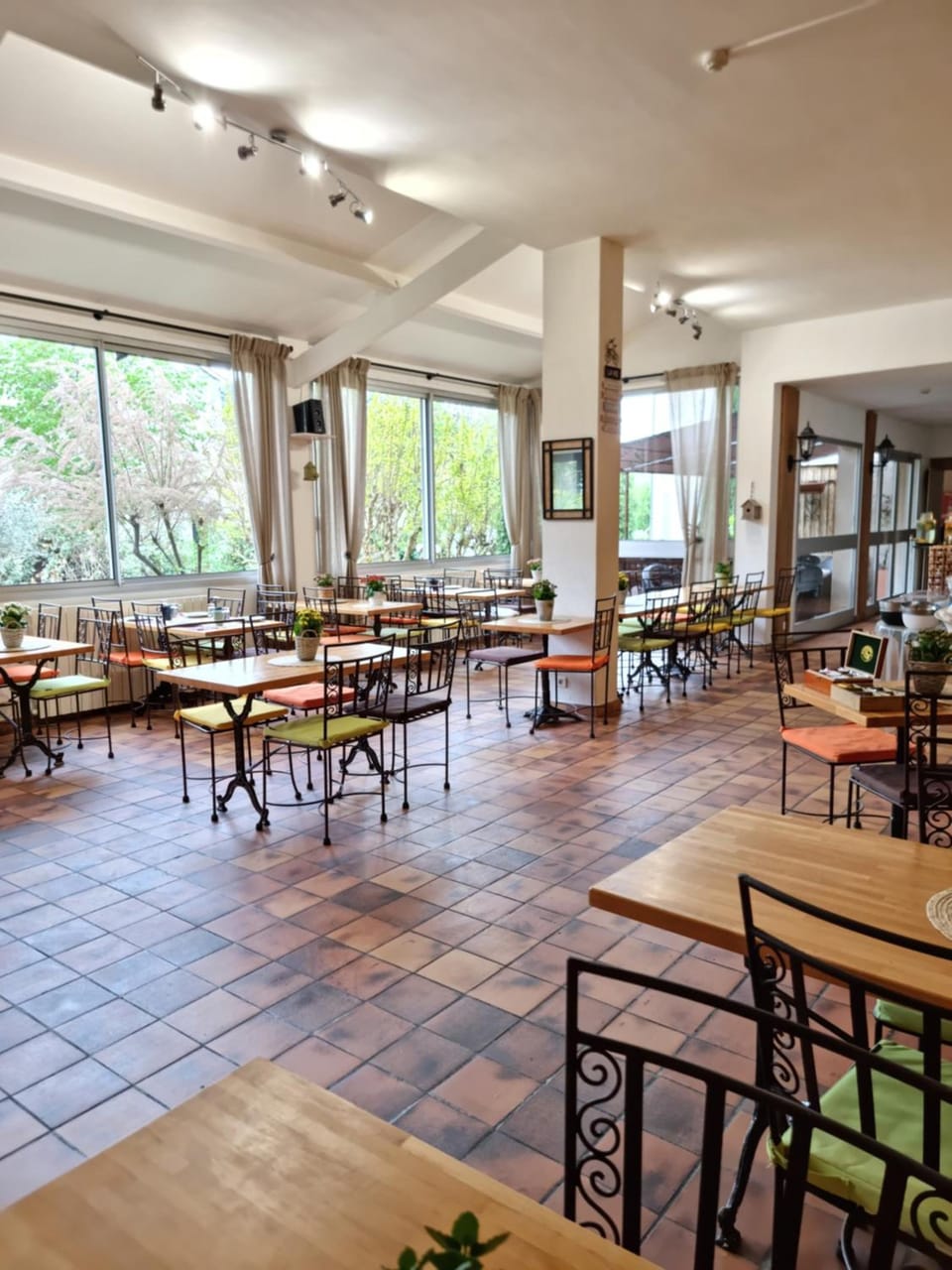 Logis Hotels Le Saint Marc Hotel in Provence-Alpes-Côte d'Azur