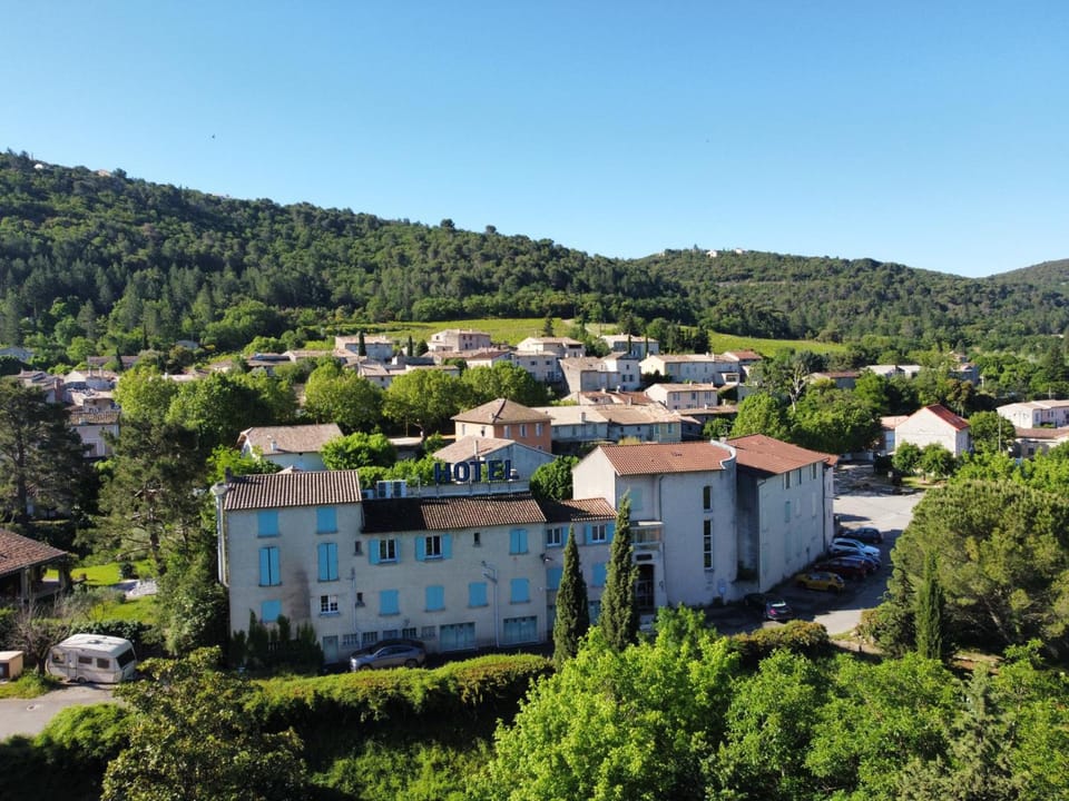 Logis Hotels Le Saint Marc Hotel in Provence-Alpes-Côte d'Azur