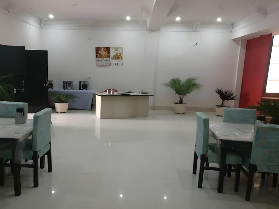 Tej Mahal Palace Bandikui Hotel in Rajasthan