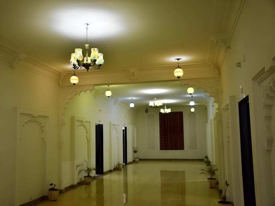 Tej Mahal Palace Bandikui Hotel in Rajasthan