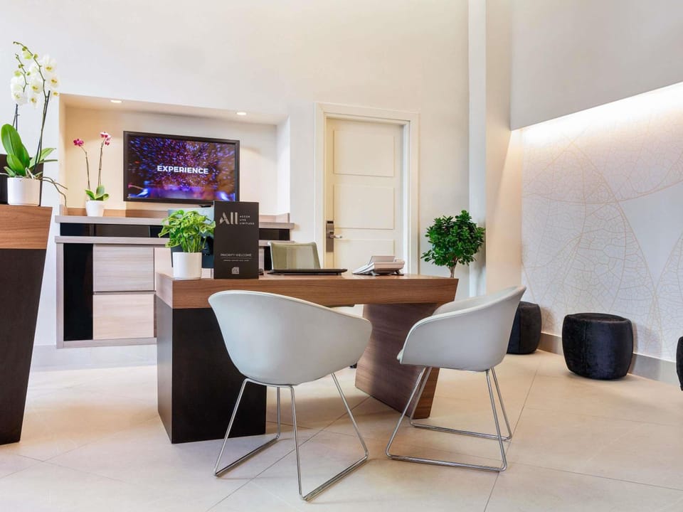 Mercure Angioino Napoli CTR Hotel Hotel in Naples