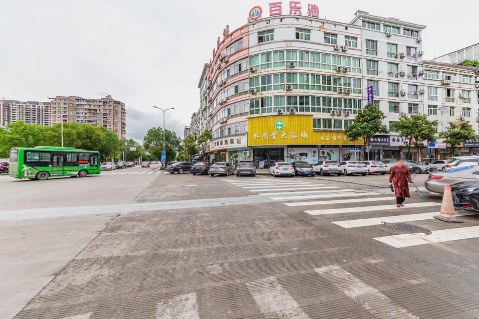 Xinhuadu Business Hotel (Yunhe Bus Station Branch) Hotel in Zhejiang