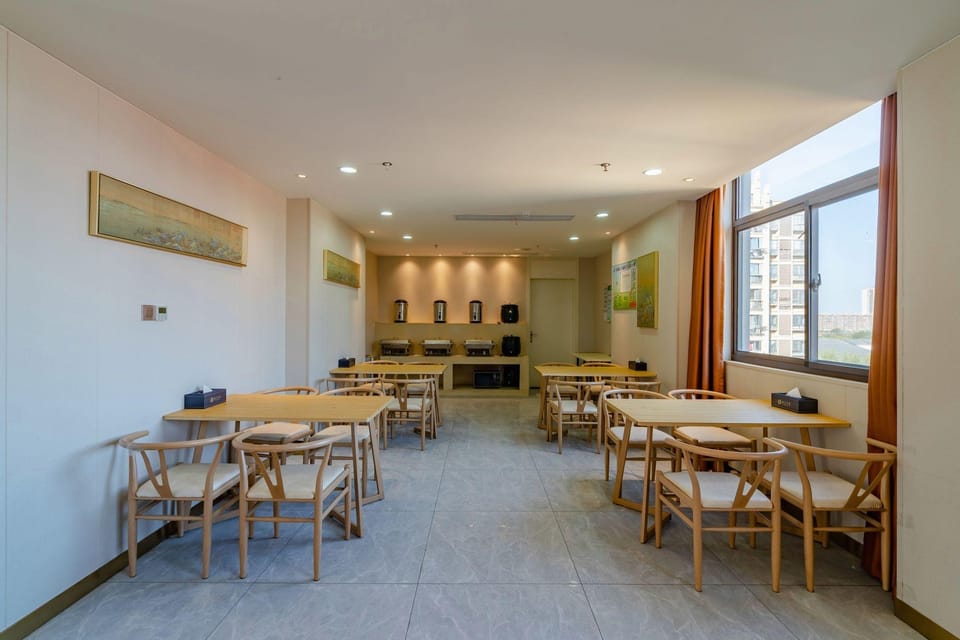 Wuhu Four Seasons Hotel (Civic Square Branch) Hotel in Zhejiang