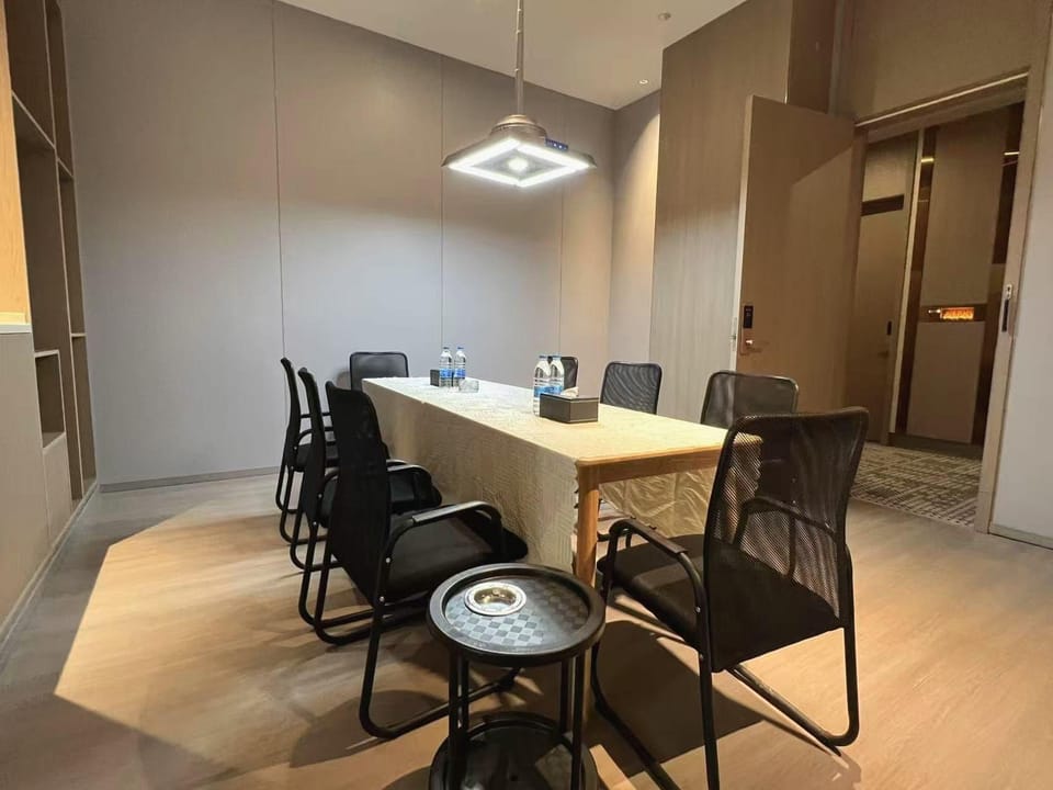Hongyuan Hotel (Nanjing Liuhe Changjiang Road Phoenix Mountain Park Metro Station Branch) Hotel in Nanjing