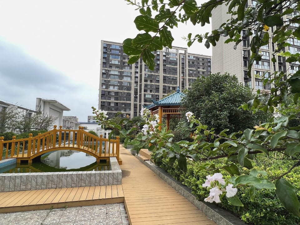 Hongyuan Hotel (Nanjing Liuhe Changjiang Road Phoenix Mountain Park Metro Station Branch) Hotel in Nanjing