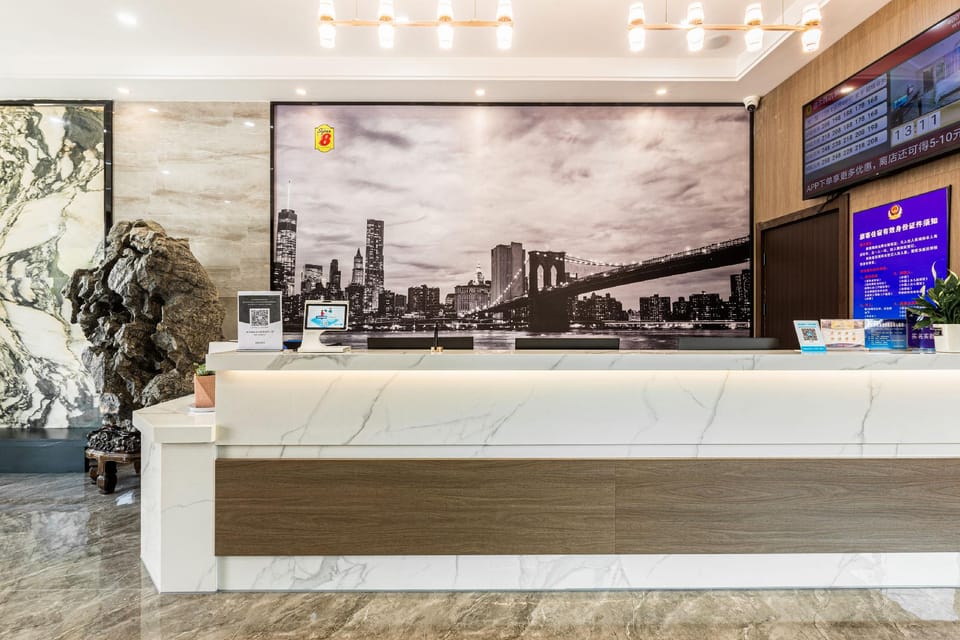 Super 8 Selected Hotel (Hangzhou Binkang Road Metro Station Branch) Hotel in Hangzhou