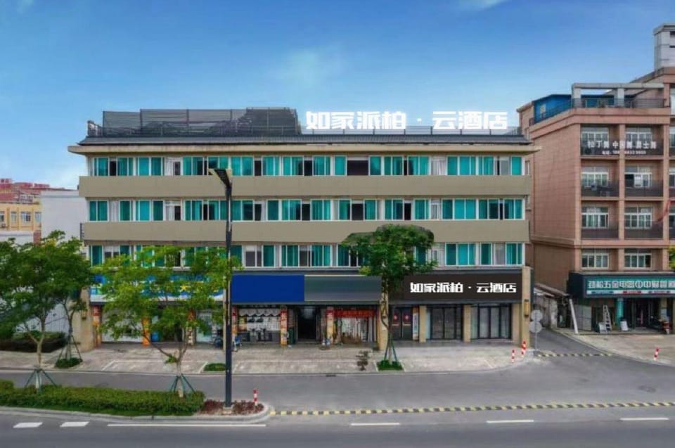 Yibo Hotel (Jiaxing Wangdian Meijia Road Branch) Hotel in Zhejiang