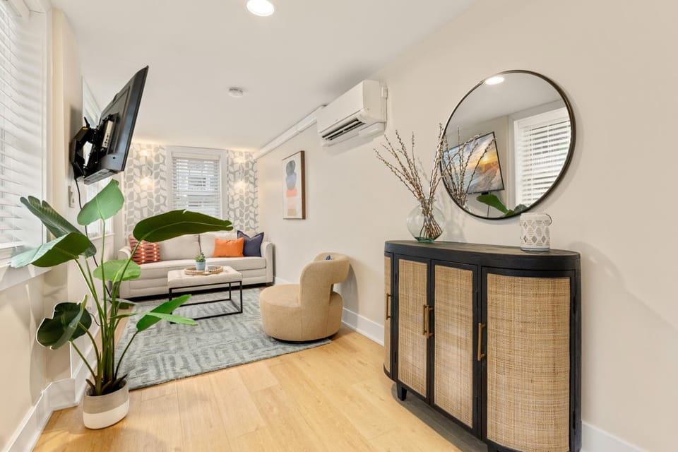 Surrey Beach House Hotel in Ventnor City