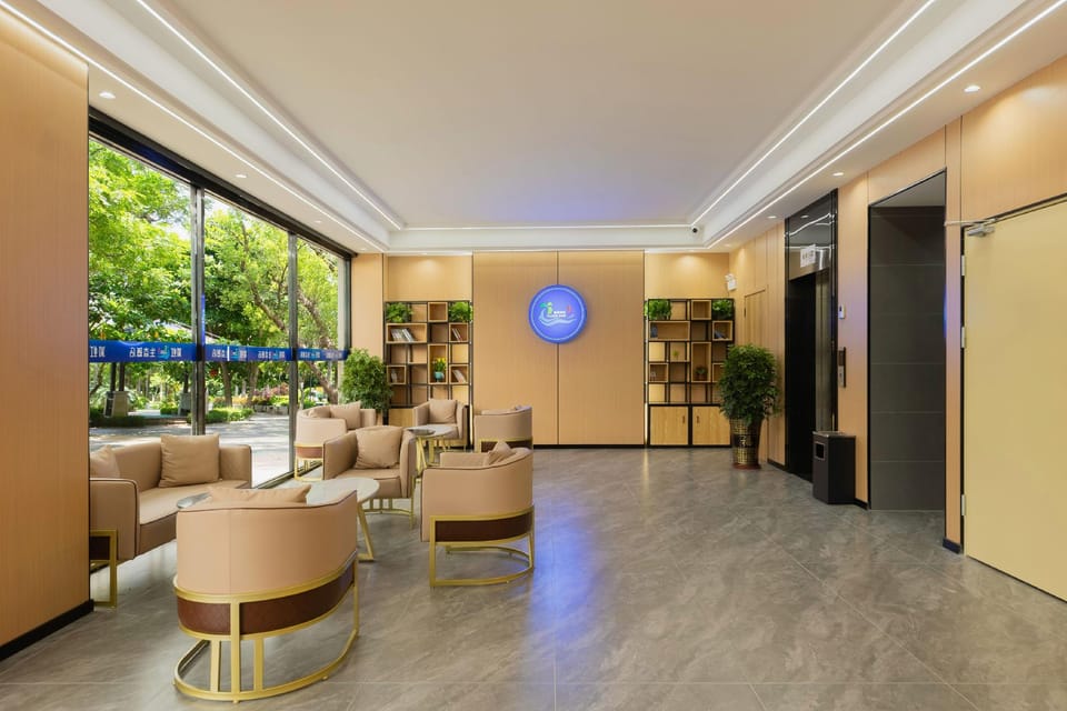 Rainbow 24-Hour Eco-Hotel (Flagship Store) Hotel in Hainan