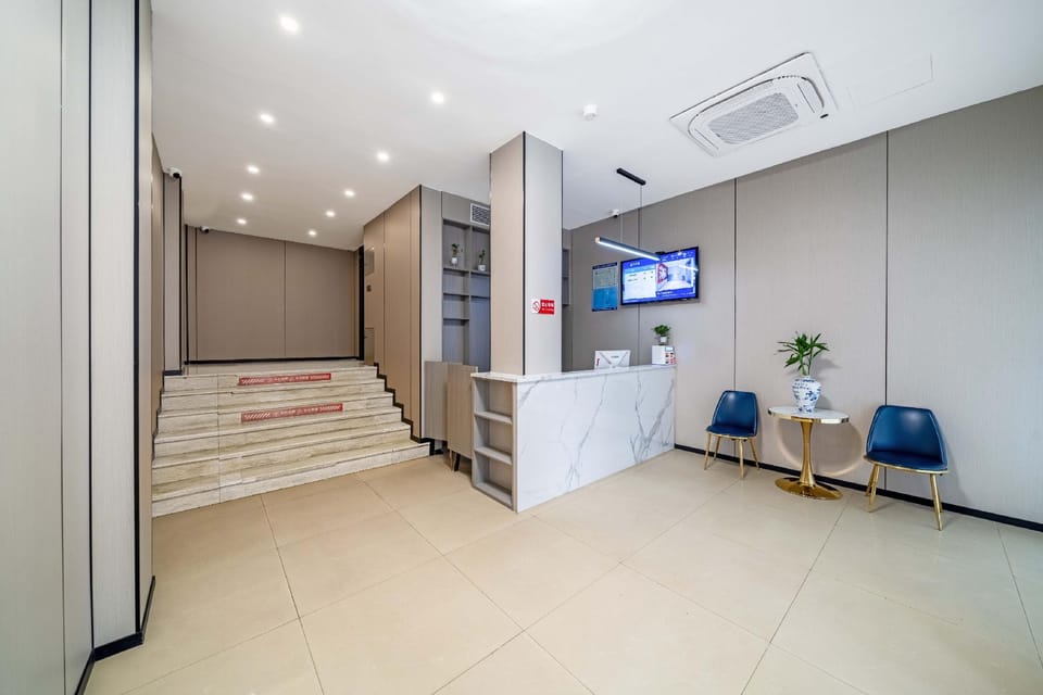 Blue Sky Hotel (Guihua West Road Metro Station Branch) Hotel in Hangzhou