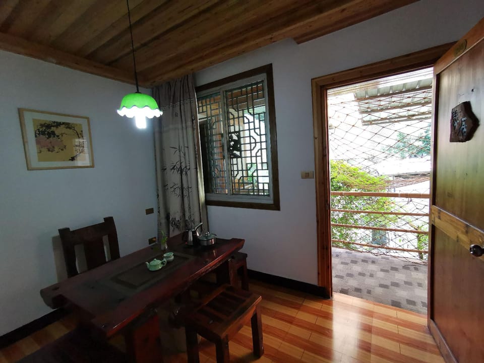 Guyan Huaxiang Riverside Homestay Hotel in Zhejiang
