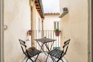 Laura 10 in Firenze with 1 bedrooms and 1 bathrooms Hotel in Florence