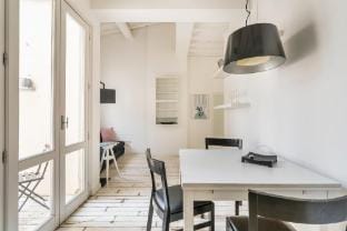 Laura 10 in Firenze with 1 bedrooms and 1 bathrooms Hotel in Florence