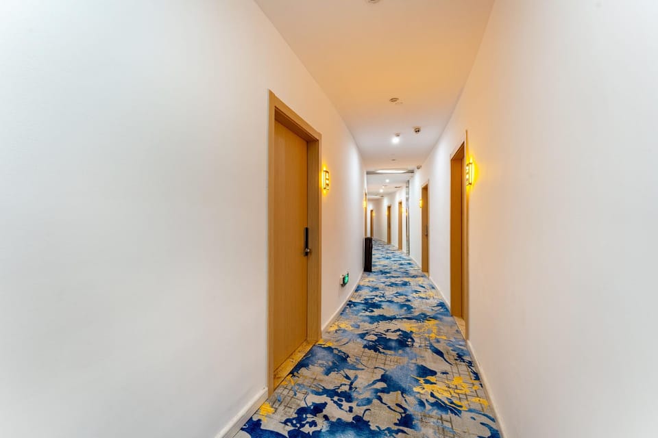 Heng8 Chain Hotel (Shaoxing Keqiao Binhai Passenger Station Pedestrian Street Branch) Hotel in Hangzhou