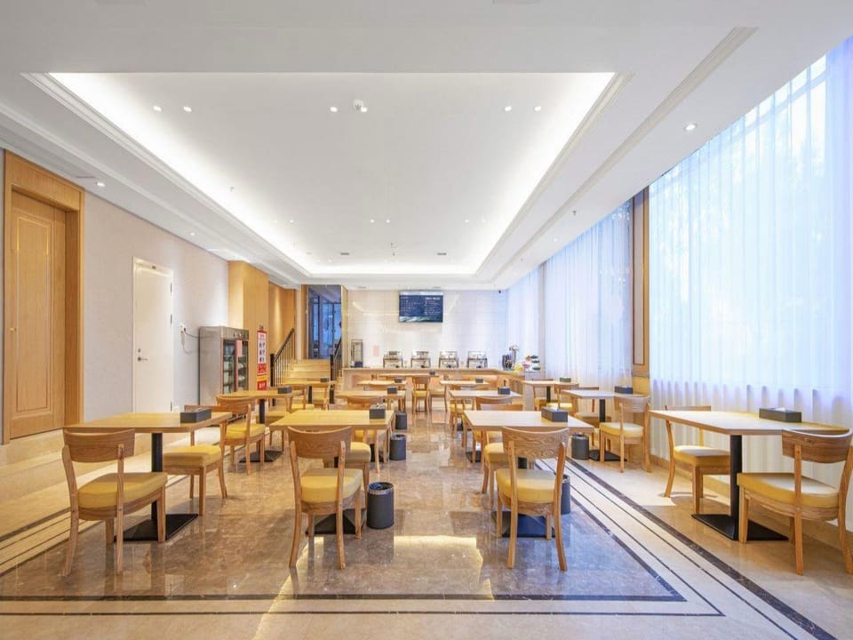 Vienna Hotel (High-speed Railway Station Branch, Yu'an District, Lu'an, Anhui) Hotel in Jiangsu