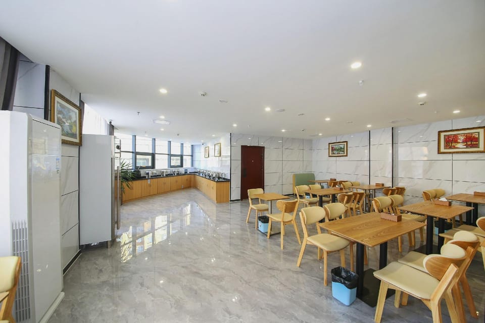 Vienna Hotel (Jiahe Center Branch) Hotel in Shandong