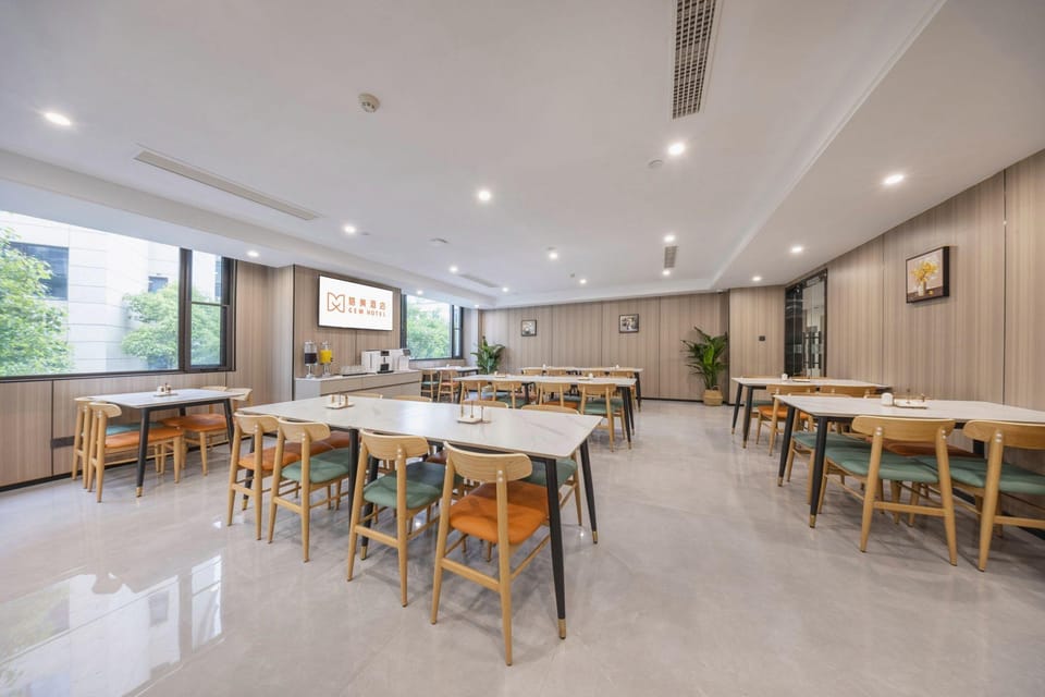 Gome Hotel (Shanghai Jinshan Zhangyan Zhongqiao Film Academy Branch) Hotel in Shanghai