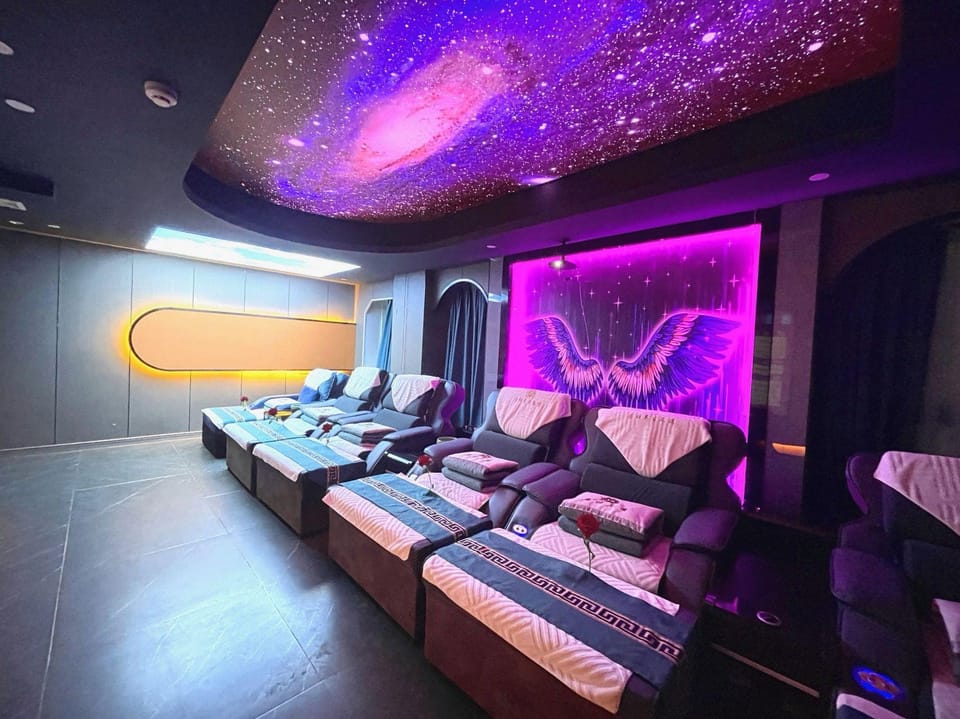 Jushi Audio-Visual Smart Hotel (Hangzhou West Lake Cultural Square Branch) Hotel in Hangzhou