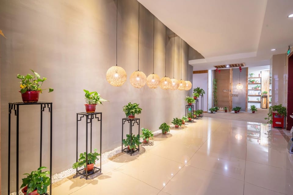 Ruibo Luxury Four Seasons Hotel (Jiangdu Mall Branch) Hotel in Jiangsu
