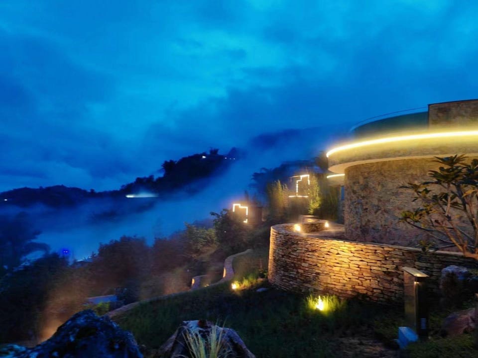 Cloud World Hotel Hotel in China