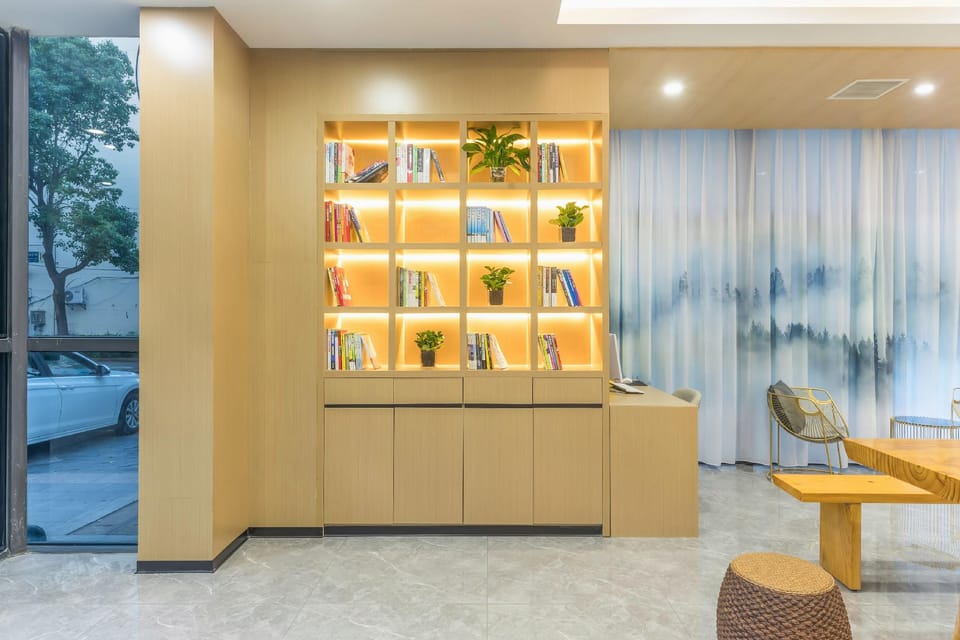 Huaju Yashe Hotel (Huzhou Dongwu Yintai City Branch) Hotel in Suzhou