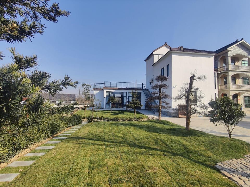 Harmony Tea House Hotel in Zhejiang