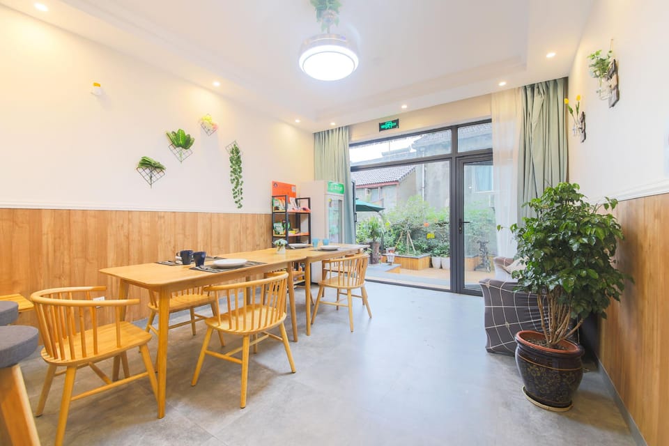 Tingting Courtyard Homestay Hotel in Hangzhou