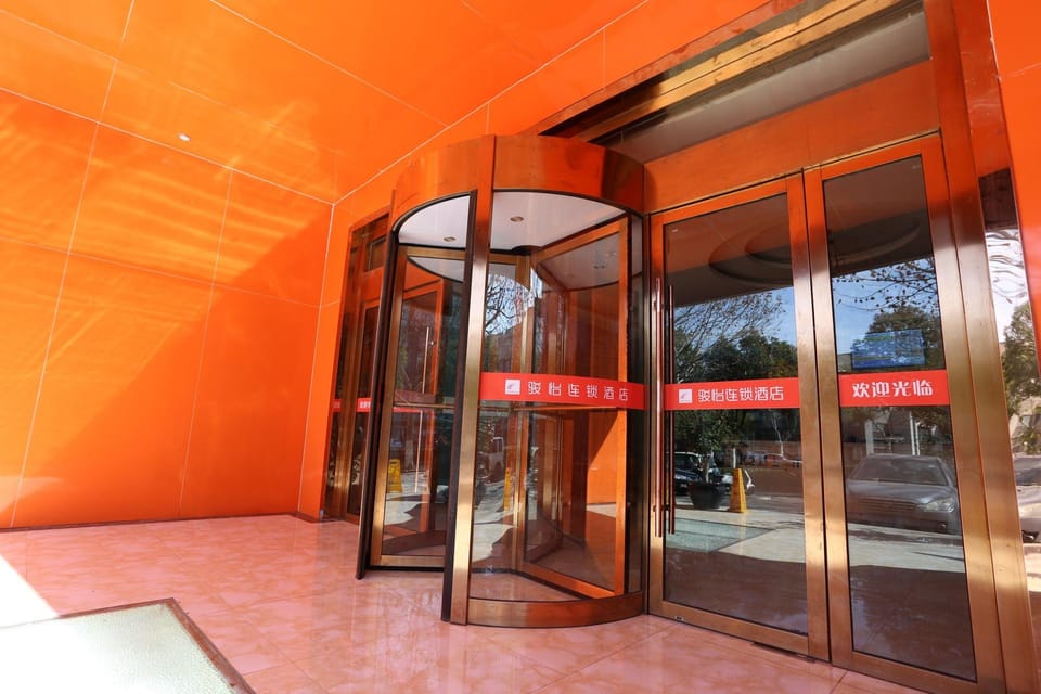 Moonlit Garden Fashion Hotel (Jinshan Temple Branch) Hotel in Jiangsu