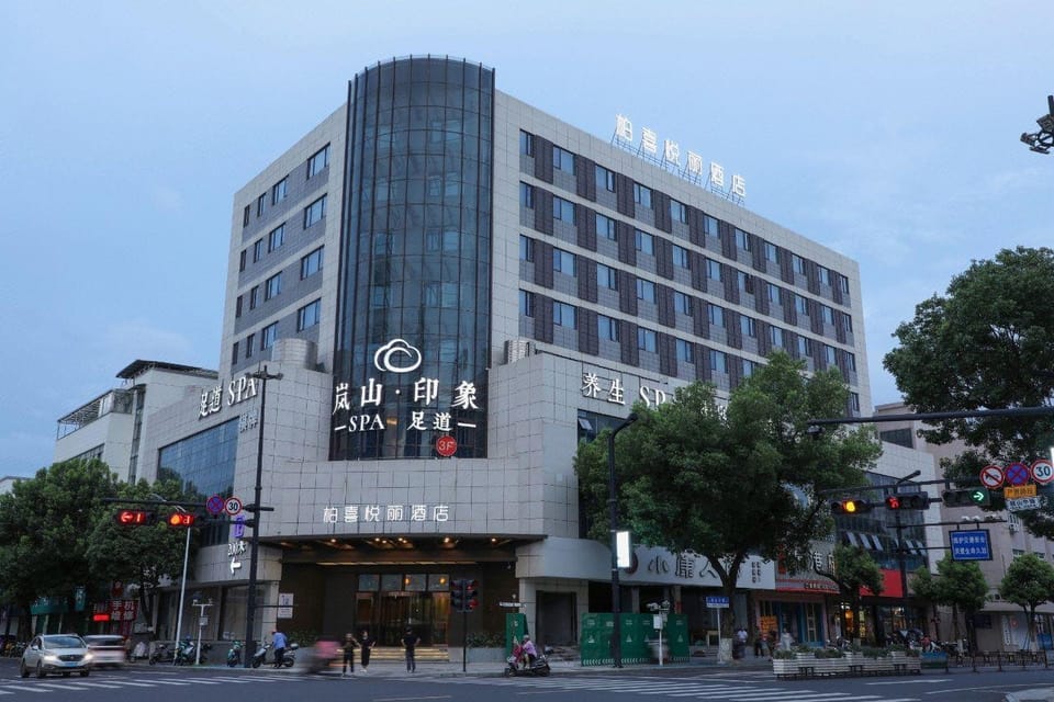 Xinchang Baixiyueli Hotel (Carbohydrate Kingdom Dafosi Branch) Hotel in Zhejiang